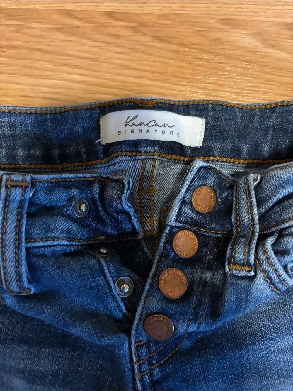 KanCan Signature Estilo Cut Jeans